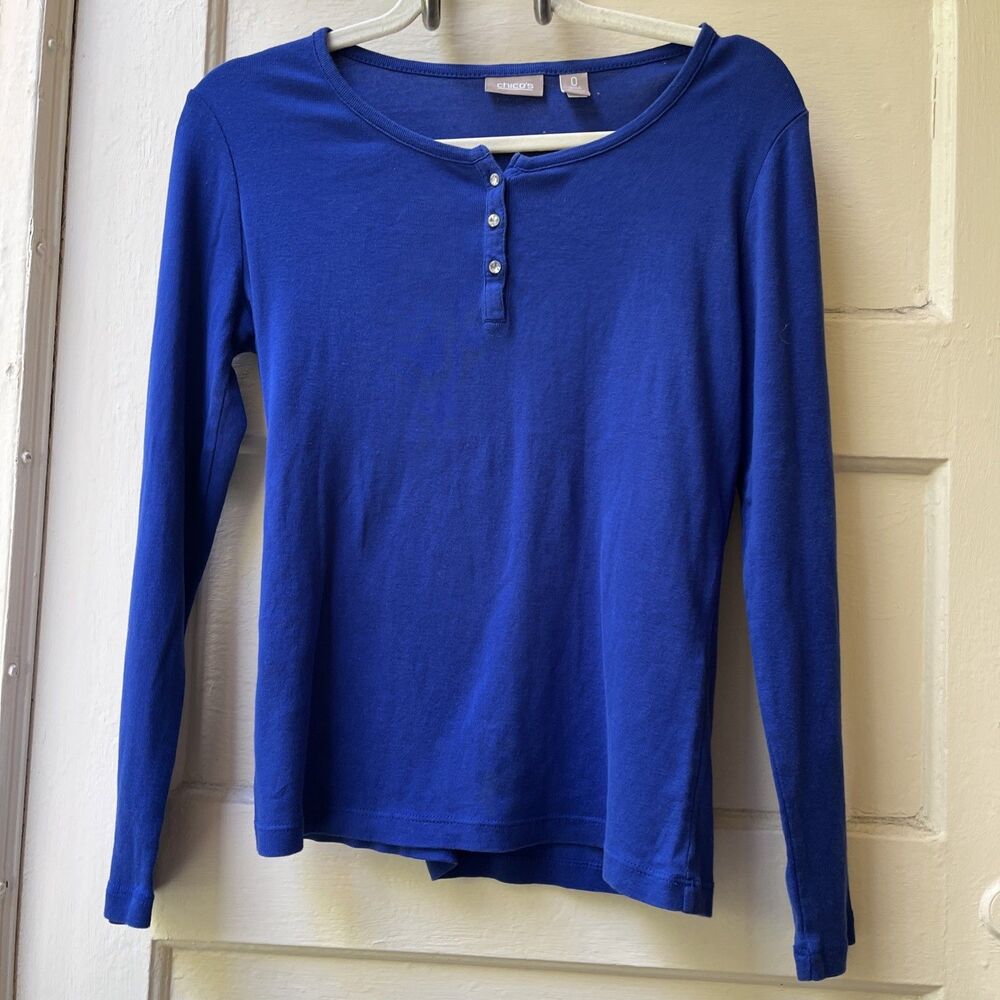 Chico’s Blue Henley Top Sz 0 Crystal Button Long Sleeve Cotton Staples Normcore